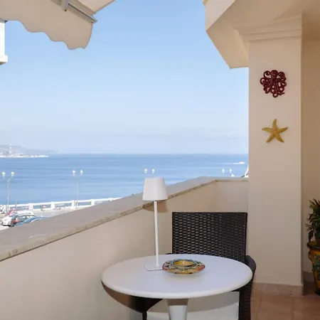 The Square - Luxury * Scilla