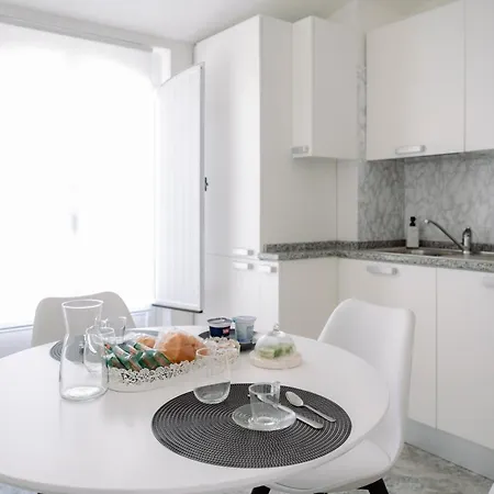 The Square - Luxury Scilla