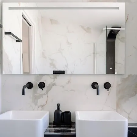 The Square - Luxury Scilla