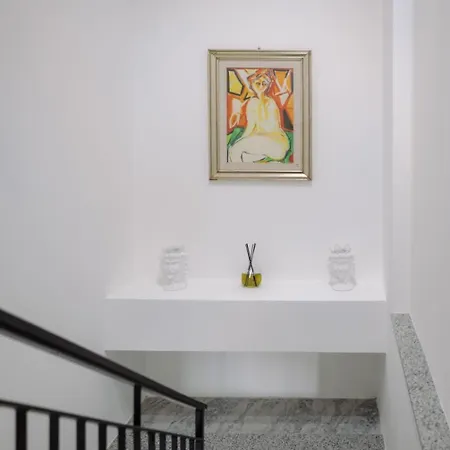 The Square - Luxury Scilla
